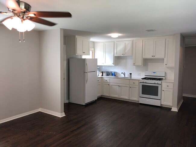 Building Photo - 6017 Sheridan Ave