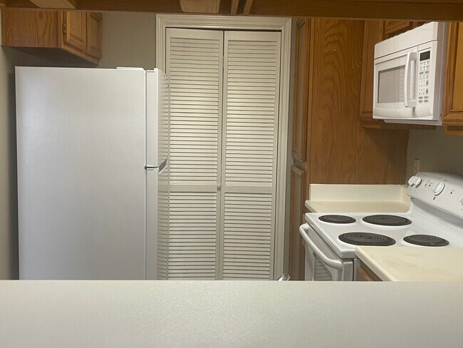Building Photo - 2220 Millstone Dr