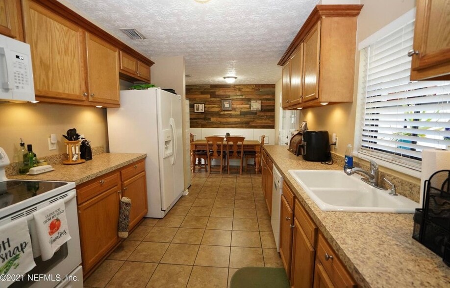 Building Photo - 8229 Frost St N