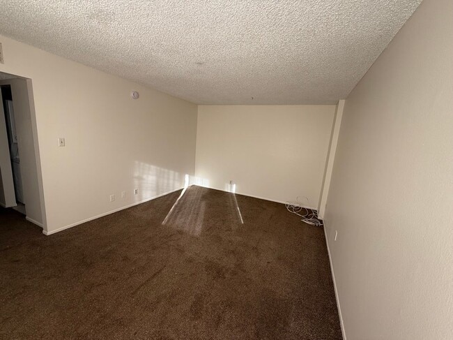 Building Photo - 322 N Avenue 66