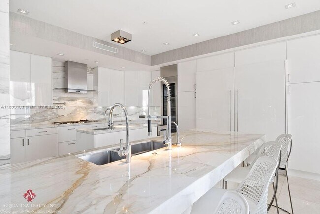 Building Photo - 17749 Collins Ave