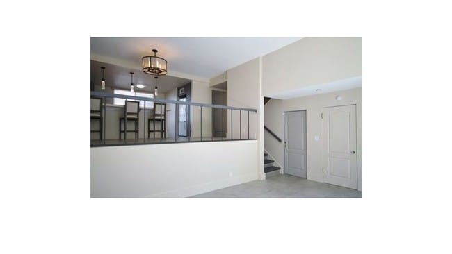 Primary Photo - 4218 W Kling St