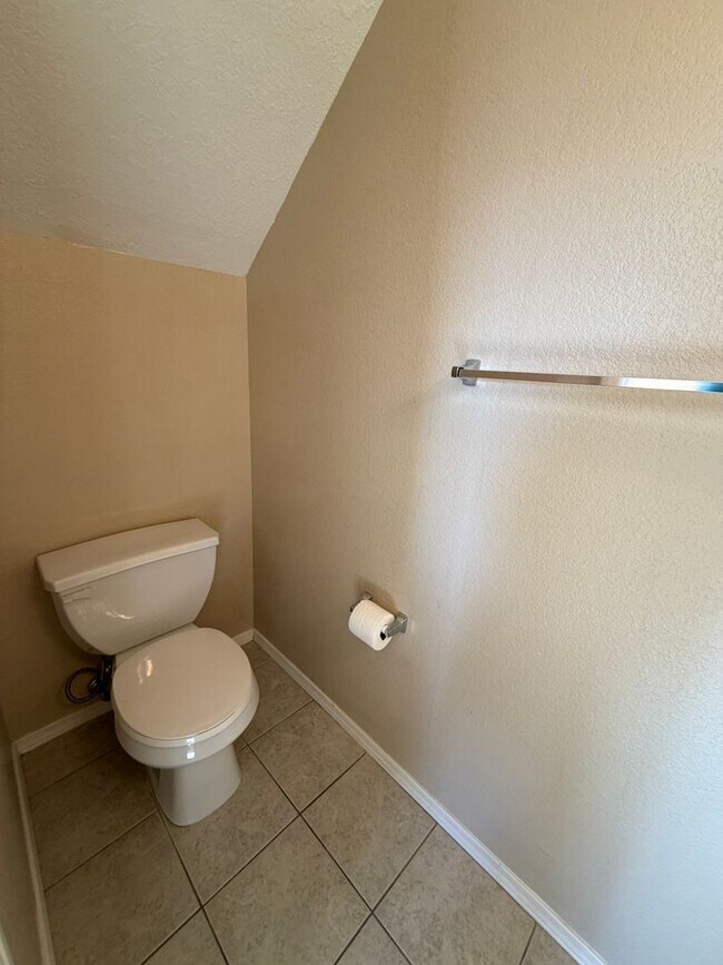 Building Photo - 4 Bedroom Home Available Near Unser Blvd NW & McMahon Blvd!