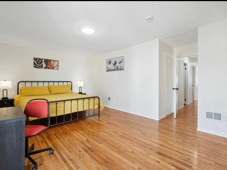 MASTER BEDROOM - 42 Van Buren St