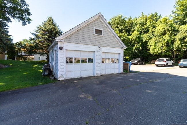 Building Photo - 207 Divinity St