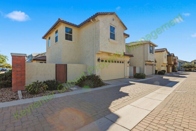 Building Photo - Charming 3-bed/3bath Gilbert Corner Lot Ho...