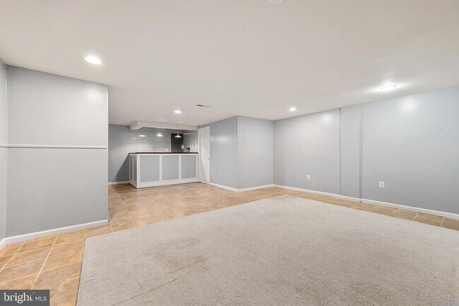 Building Photo - 6104 Old Brentford Ct