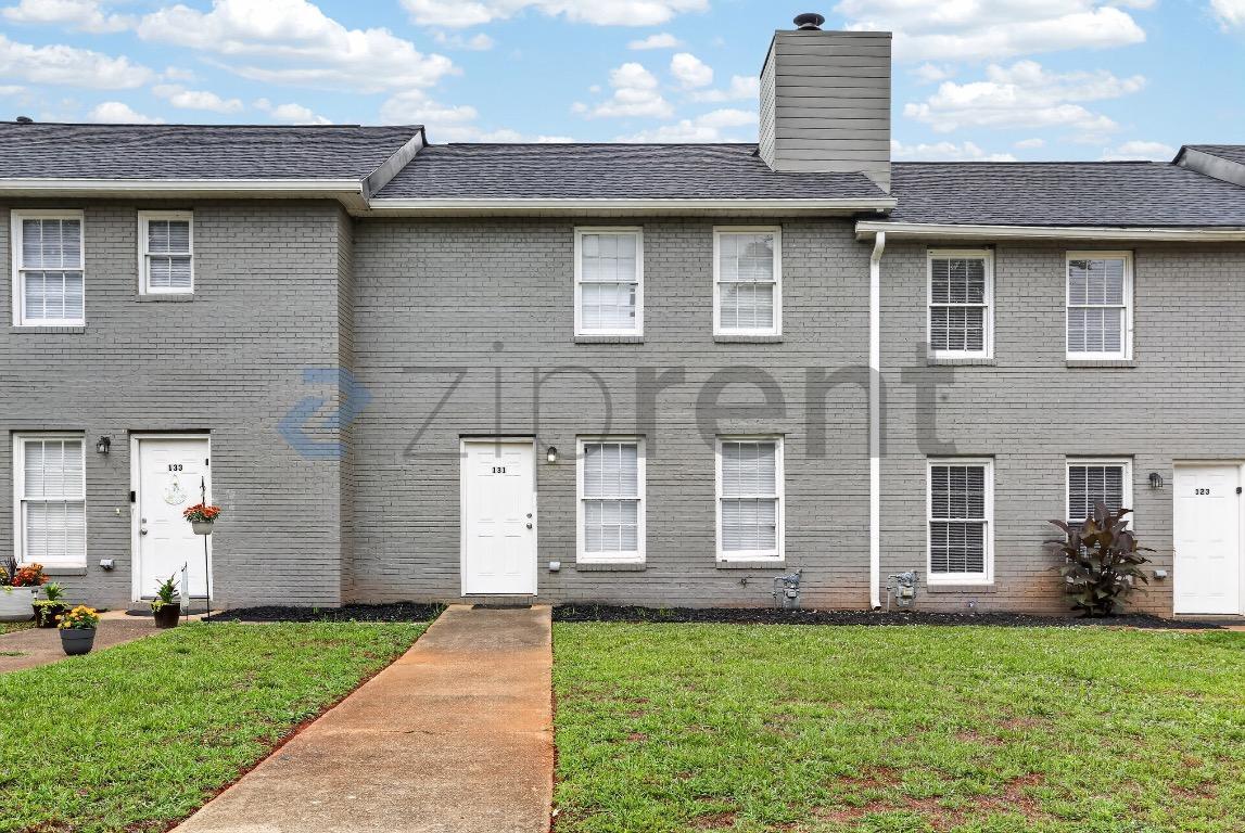 Building Photo - Unit 131