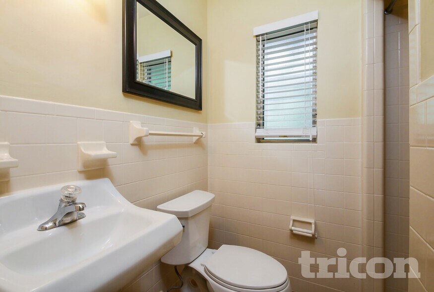 Building Photo - 2237 Grove St