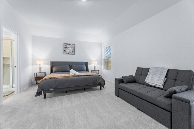 Building Photo - 591 Sormonne Lp