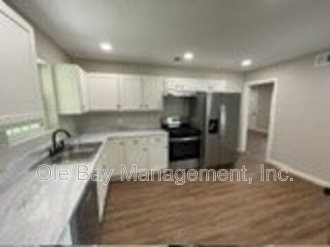 Building Photo - 3200 Emogene St