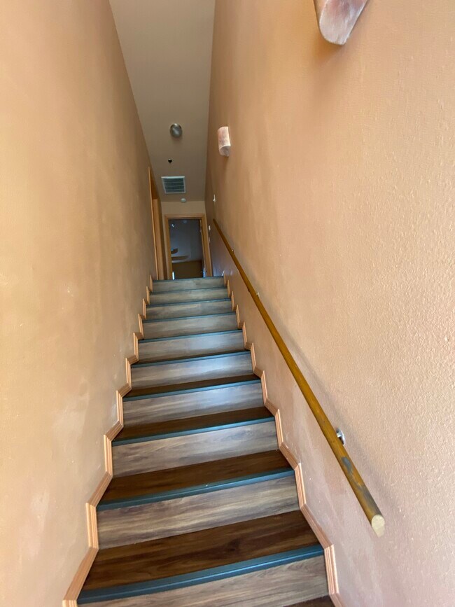 Building Photo - 1306 W Fig Ave