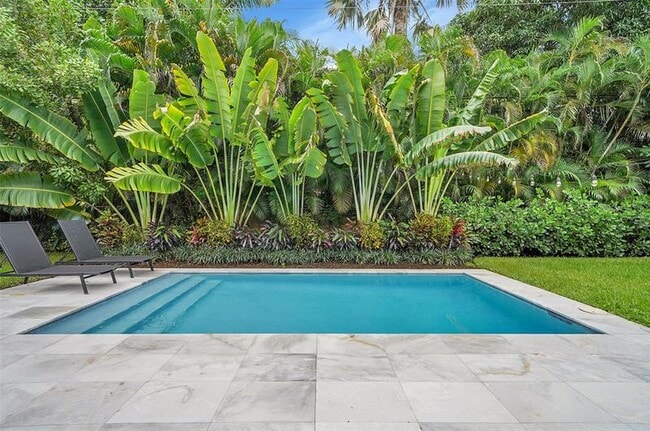 Building Photo - 400 NE 26th Dr