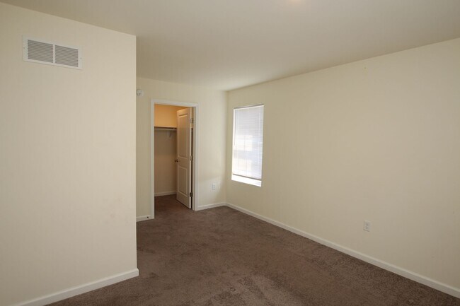 Building Photo - Modern Home for Immediate Occupancy – Avai...