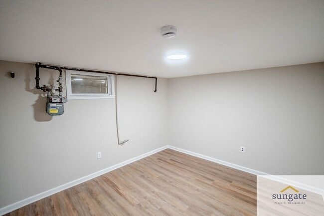 Building Photo - 5318 Patrick Henry Dr