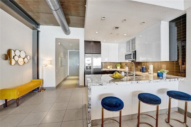 Building Photo - 110 SE 2nd St