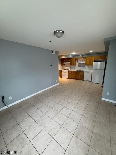 Building Photo - 356 Hawthorne Ave