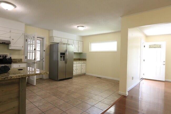 Building Photo - 3010 Clearwater Dr NE