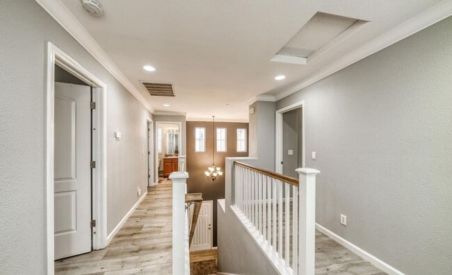 Building Photo - Beautiful 3 Bedroom / 2.5 Bath Two Story Home