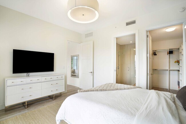 Building Photo - 155 E Boca Raton Rd