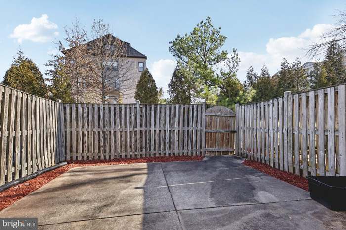 Building Photo - 5555 First Statesman Ln