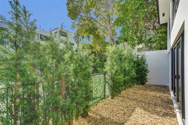 Building Photo - 200 Sunrise Dr