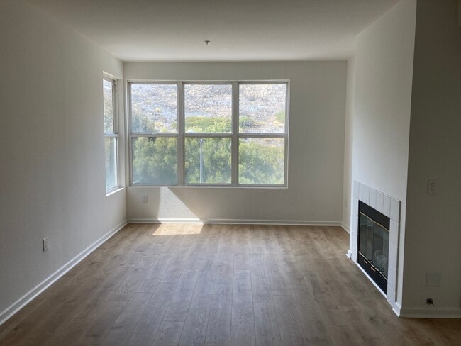 Spacious living room - 1 Crescent Way