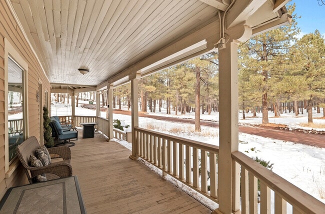 Building Photo - 4955 Hidden Hollow Rd