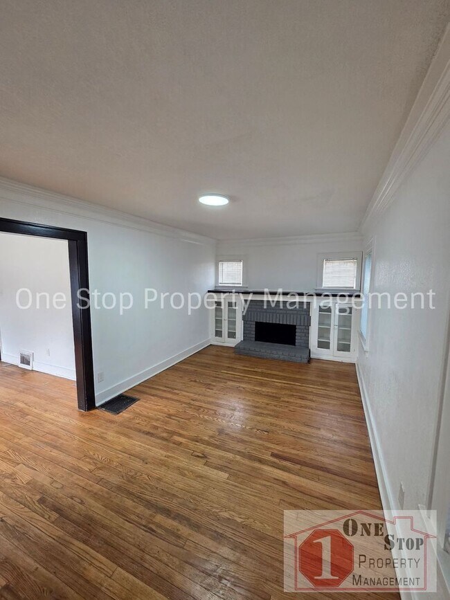 Building Photo - Beautiful 4 Bedroom 2 Bathroom in Kansas City!