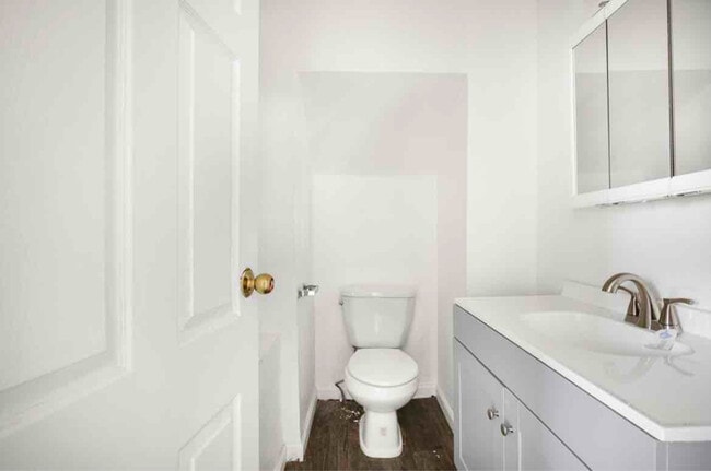 Building Photo - 705 Forsythe St