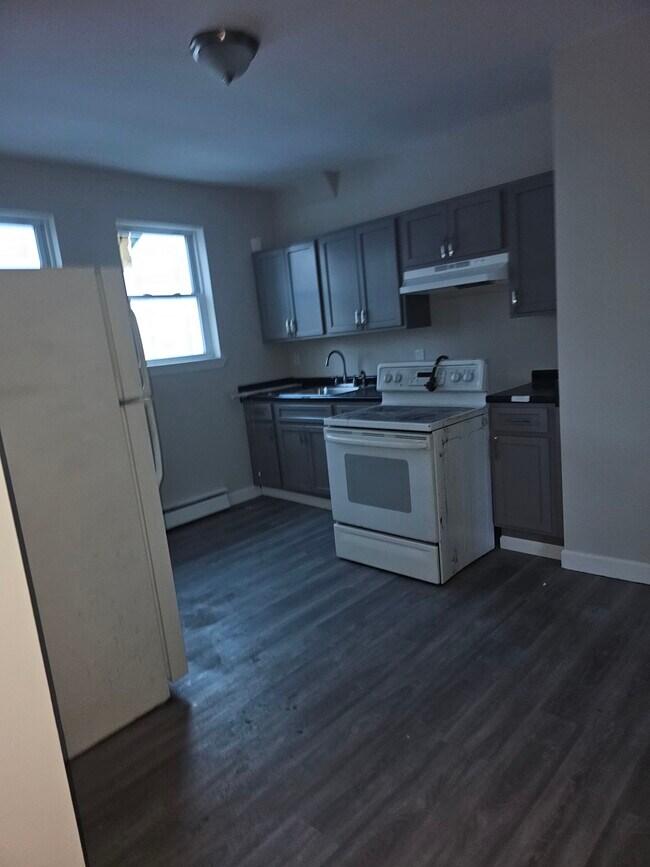 Building Photo - 164 Martin St