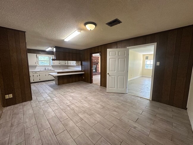 Building Photo - 115 Dawn Dr