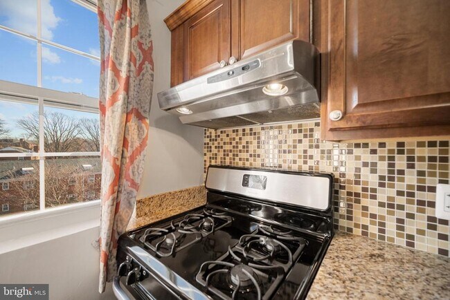 Building Photo - 5310 8th Rd S