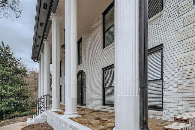 Building Photo - 425 Ferry Landing NW
