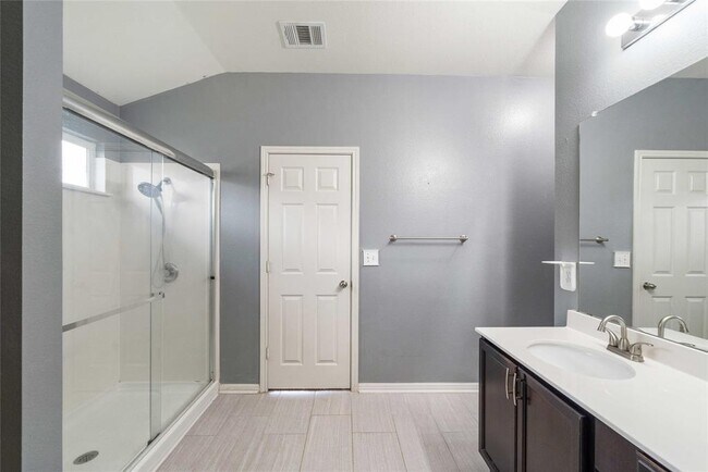 Building Photo - 314 Foxglove Dr