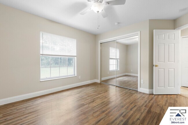 Building Photo - 25 Rainbrook Dr
