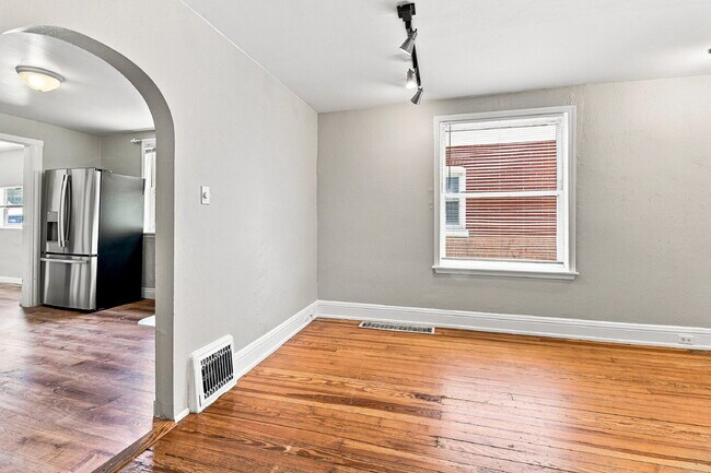 Building Photo - $2,845.95, 3 bed, 1 bath, located in Denver with New Appliances