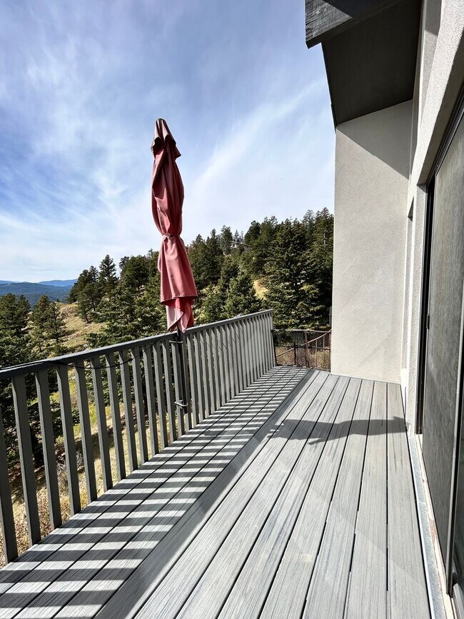 Building Photo - 2 Bedroom Mountain Home with Loft and Spec...