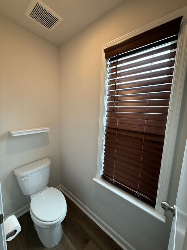 Building Photo - Move In Ready Townhome in Marshview Commons