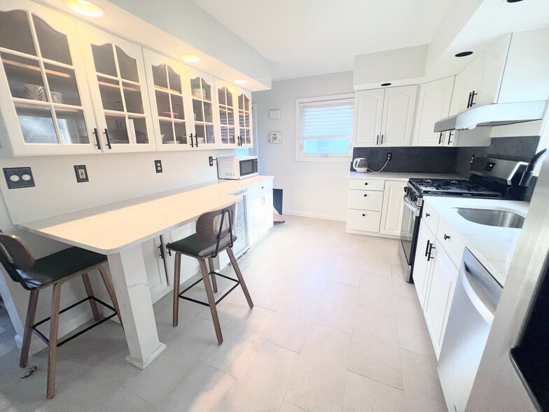 Kitchen - 15 Andover Pl