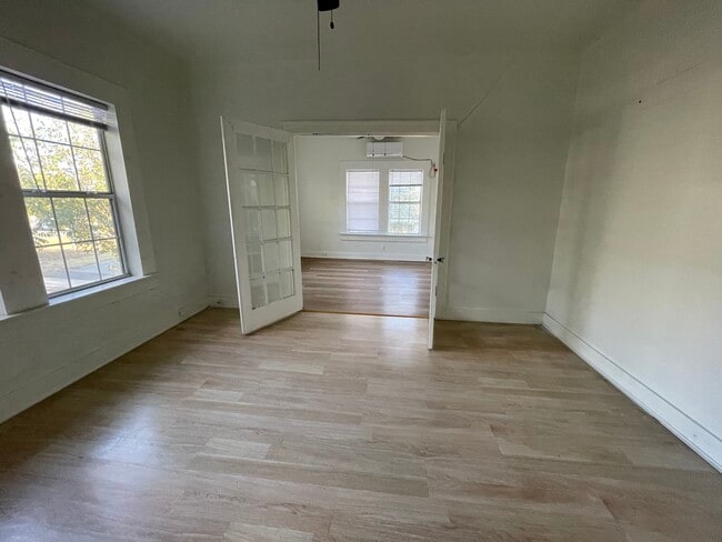 Building Photo - 1623 N Interstate 35