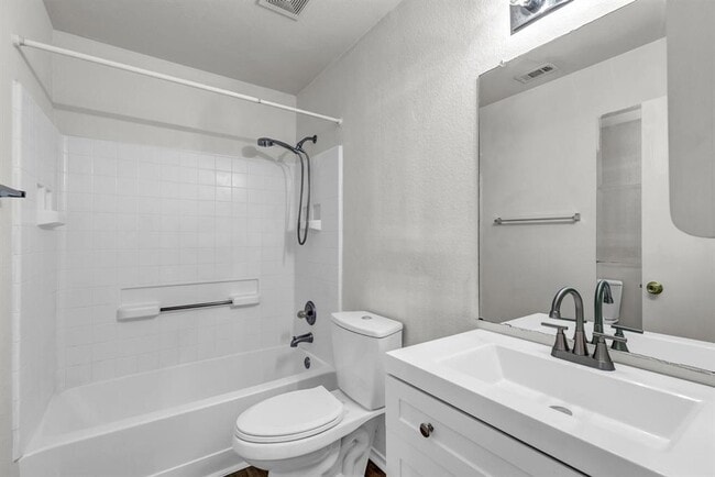Building Photo - 609 Golden Gate Dr