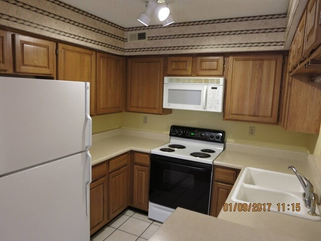 Building Photo - 6737 S Peoria Ave