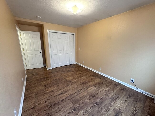 Building Photo - 2005 8th Ave N