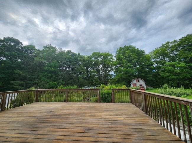 Building Photo - 128 White Pond Rd