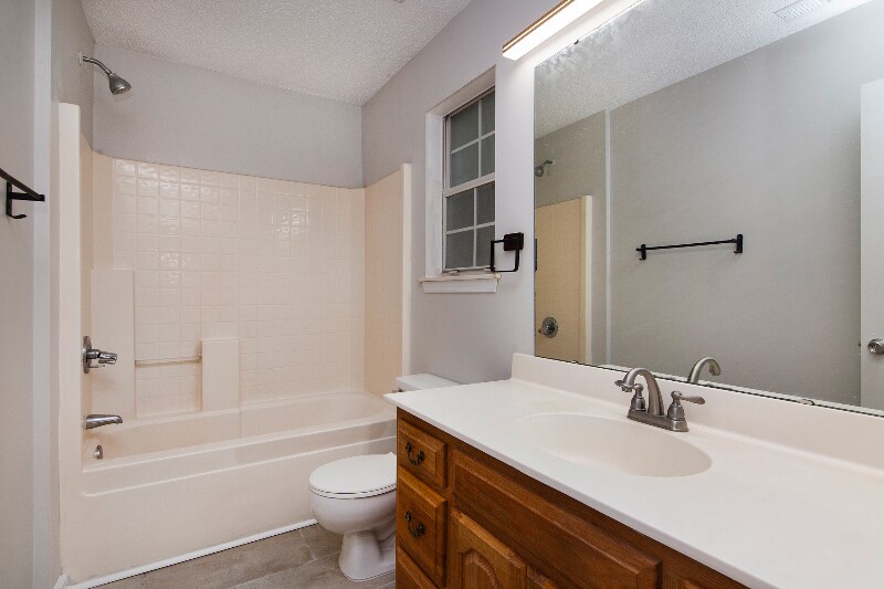 Building Photo - 10430 Brawley Ln
