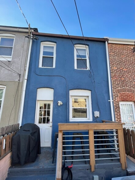 Building Photo - 126 Burnett St