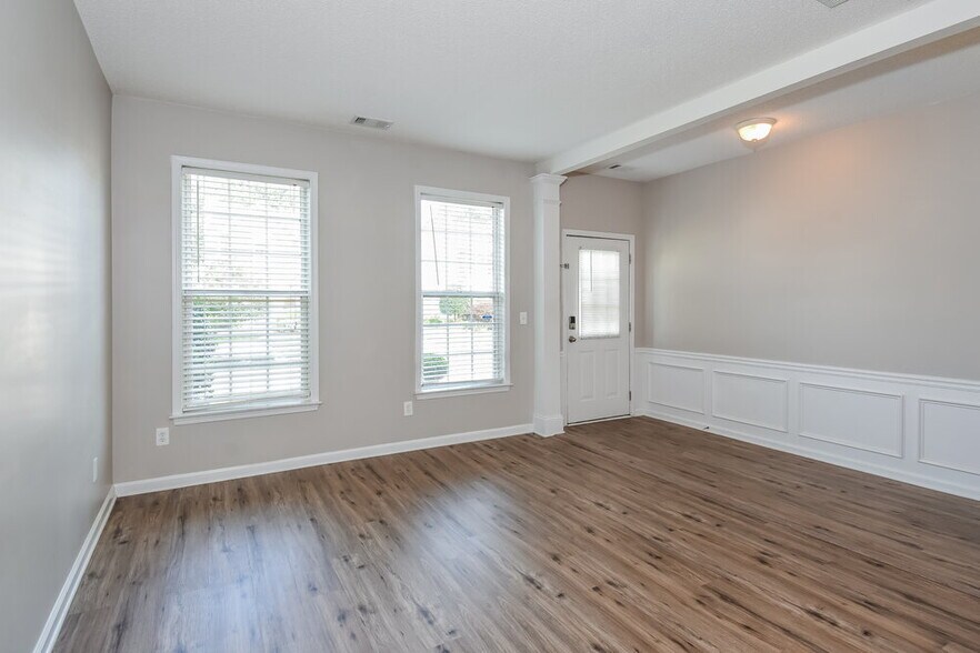 Building Photo - 3740 Ridgefair Dr