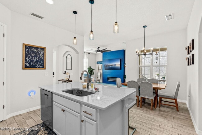 Building Photo - 8110 Allure Dr