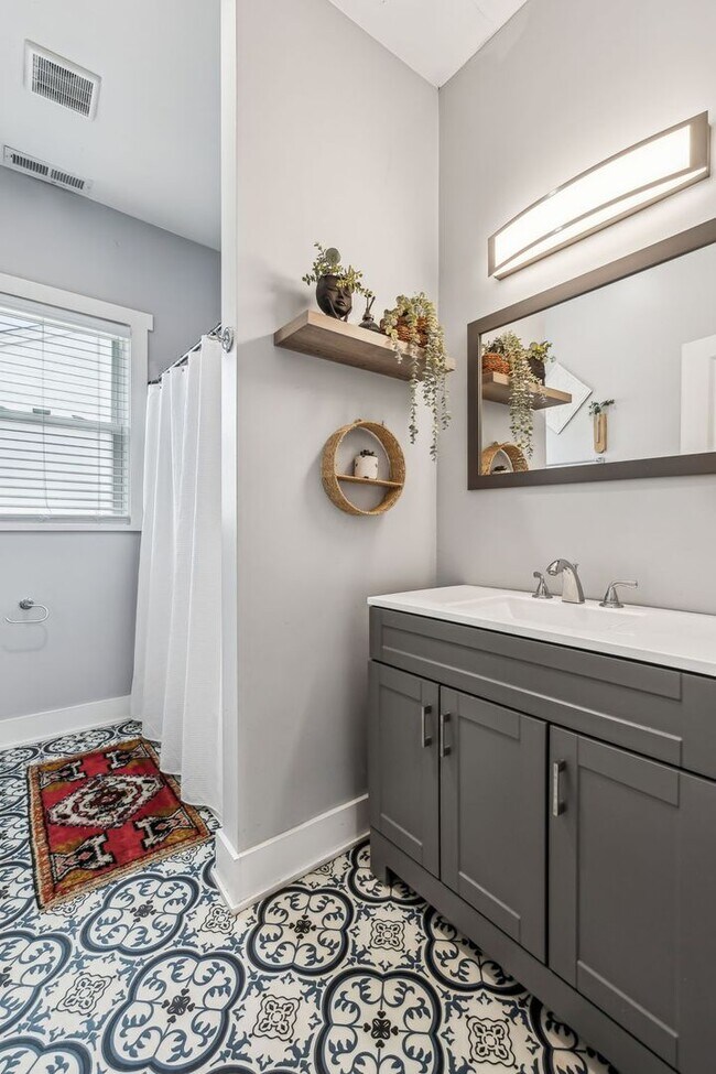 Building Photo - Charming Home For Rent - Less than $2000 p...